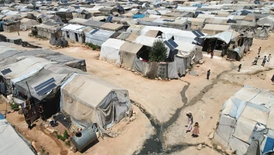 نازحو مخيمات الشمال السوري يواجهون قساوة النزوح وغياب فرص العودة