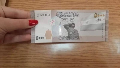 خبير اقتصادي يقترح إصدار عملة بلاستيكية لمعالجة أزمة السيولة في سوريا