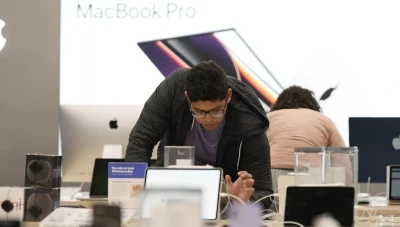 أميركا تُمهّد لرسوم جديدة على الأجهزة الإلكترونية لدعم الصناعة المحلية والتقليل من الاستيراد