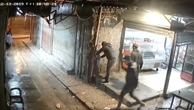 بالفيديو لبناني يحرق نفسه لعدم قدرته على علاج ابنته!