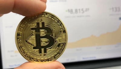 عملة "البيتكوين" تكسر حاجز الـ9000 دولار