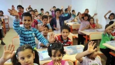 وزارة الأوقاف التركية تقدم منح مالية للطلاب الأجانب ومن بينهم طلاب سوريون