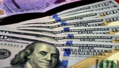 الدولار يتراجع في ظل تزايد القلق بعد خفض المركزي الأمريكي للفائدة