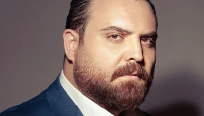 أيمن عبد السلام: من مواجهة التحديات إلى النجومية في زمن الأزمة