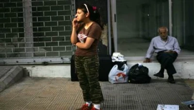 لجـان الأحيـاء في الضـاحية الجنوبية تلاحـق اللـصـوص وتـعرضـهم للعـ.ـقاب العـلني