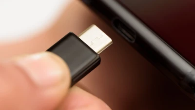 السعودية سـتبدأ بتوحـيد مـنافذ الشحن للهـواتف المتنقلة والأجهزة الإلكترونية