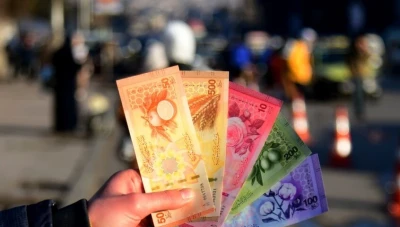 تحسّن نسبي في سعر صرف الليرة السورية مع افتتاح تعاملات اليوم