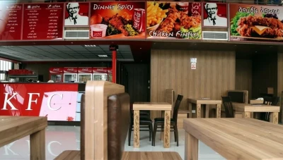 بسبب مجـازر غـزة.. تكسير وتحطيم لمطاعم كنتاكي