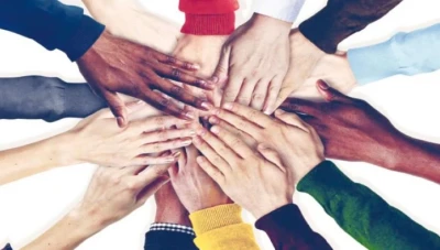 في لفتة إنسانية.. سيدة تركية تسدد الديون عن سوريين غربي البلاد