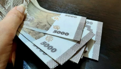 دولار دمشق تحت 8000 ليرة: تراجع ملحوظ وسط حالة من عدم الاستقرار