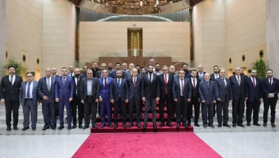 الرئيس السوري أحمد الشرع يجتمع مع وفدي هيئة التفاوض والائتلاف الوطني في دمشق.