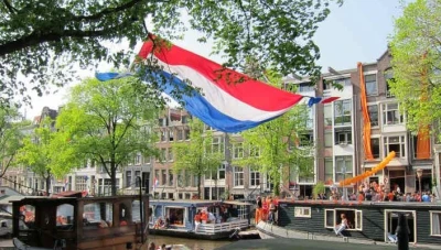 هولندا تعـلن بعض أجـزاء سوريا "مناطق آمـنـة" وتقلـص حقـوق اللاجئـين السوريين