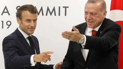 أردوغـان يـؤكد لمـاكرون أهـمية وحـدة سوريا ويـشـيد بإعـادة فـتح السفـارة الفرنـسية في دمشق