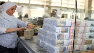 خبير اقتصادي يكـ.ـشف عن سبب واحد لإنعاش الليرة السورية