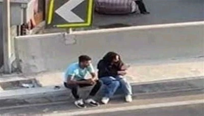فيديو فاضح على جسر أمام المارة بوضح النهار في مصر (فيديو)