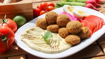 تفـاوت أسعار الفلافل في السوق: من وجبة شعبية إلى عـبء مـالـي