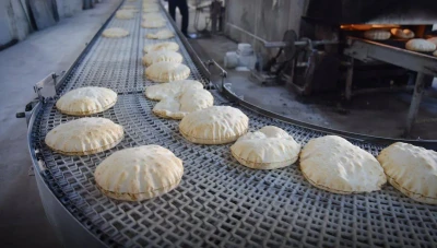 لماذا خفضت المؤسسة السورية للمخابز وزن ربطة الخبز ورفعت سعرها؟