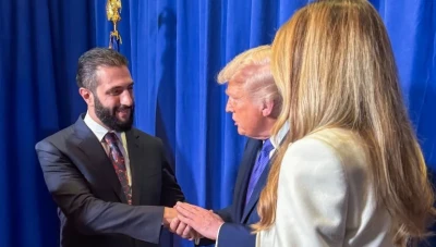 ترامب يصف الشرع بـ"الرجل القوي" وقرار رفع العقوبات عن سوريا يشعل الجدل الدولي