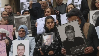 وقـفة في دمشق تطـالب بالكـشـف عن مصـير المفقـودين وتـحقـيق العـدالة الانتقالية