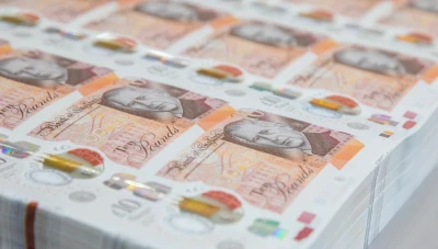 بريطانيا تدشن تداول الأوراق النقدية الجديدة بصورة الملك تشارلز - صور