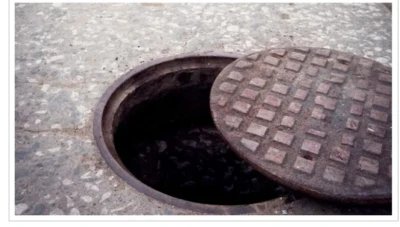 وفاة رجل وابنه بسبب الاختناق داخل حفرة صرف صحي