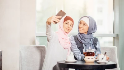 ماحكم وضع الفتاة صورتها على مواقع التواصل الاجتماعي