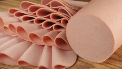 تسـ.ـمم عائلة كاملة بمرتديلا منتهية الصلاحية