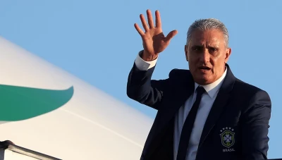 مدرب البرازيل يبحث عن مشجع عربي ليشكره.. ما القصة؟ (فيديو)