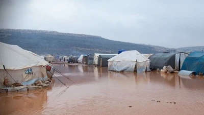 عاصـ.ـفة مطرية تـضـر بمخـيمات للنـازحين في ريف حلب الشمالي