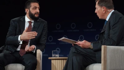 بترايوس يروي تفاصيل لقائه مع الرئيس السوري الجديد أحمد الشرع