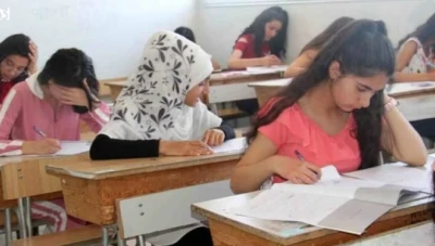 جـدل واسـع حـول التعـديـلات المسـتعجـلة على المـناهـج الدراسية في سوريا: نـكتـة أم مـأسـاة؟