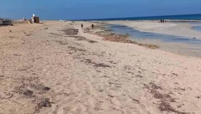 بالصور... انحسار مياه البحر المتوسط