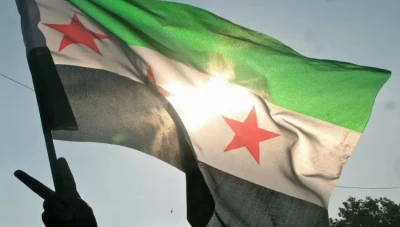 تصـرف مثـيـر للجـ.ـدل: عرض عسـكري عـراقي يثـ.ـير اسـ.ـتياءً واسـعًا بسـ.ـبب الإسـ.ـاءة لعلم سوريا