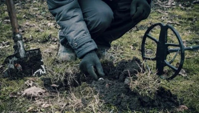 حمّى البحث عن الكنوز تشتعل في سوريا: تجارة أجهزة كشف المعادن تزدهر بعد غياب الرقابة