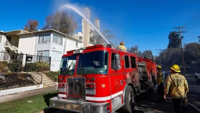 أثـريـاء لوس أنجلوس يسـتأجـرون فـرق إطـفاء خـاصـة والفقـراء يواجـهـون النيـران وحـدهم