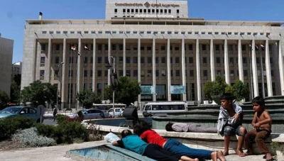 عضو غرفة تجارة دمشق يشيد بقرار رفع السحب المصرفي