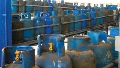 لماذا ارتفع سعر أسطوانة الغاز رغم ثبات التسعيرة الرسمية؟ توضيح رسمي يشرح الأسباب