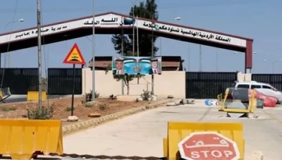 محـتجـون يغـلـقون معـبر نصـيب الحدودي احـتجاجًـا على قـيـود جـديـدة من إدارة الجمارك