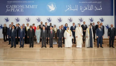 قمة السلام في القاهرة: وسط تخاذل عربي ومساواة بين الظالم والمظلوم في قضية غزة