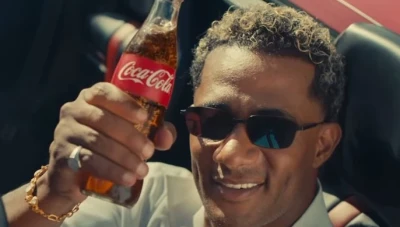 صاحب اللا مبدأ واللا إنسانية "محمد رمضان" في إعلان لشركة كوكاكولا الداعمة لإسرائيل