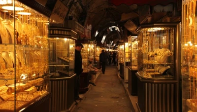 تذبذب الليرة السورية يضرب سوق الذهب: ركود غير مسبوق وواجهات فارغة في دمشق