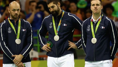 عقدة الفائز بالميدالية الفضية