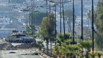 الجيـ.ـش الإسـر.ائـ.ـيلي يرفـع علـمه فـوق مبنـى محافظة القنيطرة