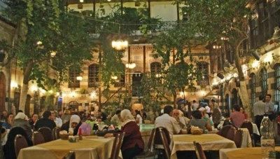 دمشق تواجه استياءً بسبب قرار الإغلاق المبكر للمطاعم والمقاهي