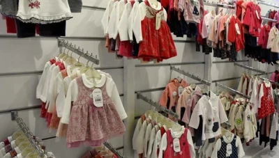 ضبط ألبسة للأطفال تحمل علامة الصليب بشكل ممـوه