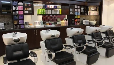 شابة تفتتح أول صالون حلاقـة رجالي في طرطوس وتـكسـر التقـاليد