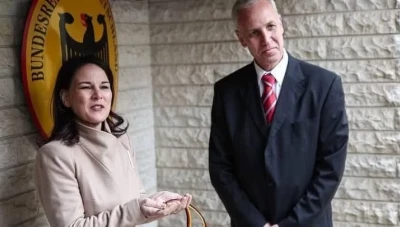 عامر النحاس.. الموظف الذي حافظ على السفارة الألمانية في دمشق لـ 26 عامًا حتى لحظة إعادة افتتاحها