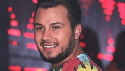 وديع الشيخ يرمي أوراقاً من فئة 100 دولار على جمهوره