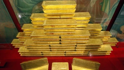 أسعار الذهب تسجّل رقماً قياسياً جديداً مع تراجع الدولار