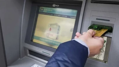 صرافات آلية تصعق المراجعين خلال سحبهم رواتبهم